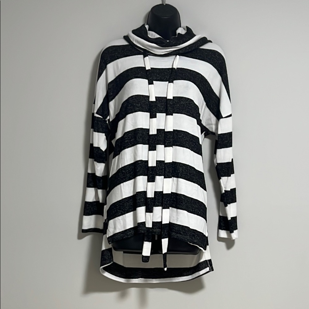 Reborn J oversized sweater w/adjustable cowl neck. Black/white. Size medium